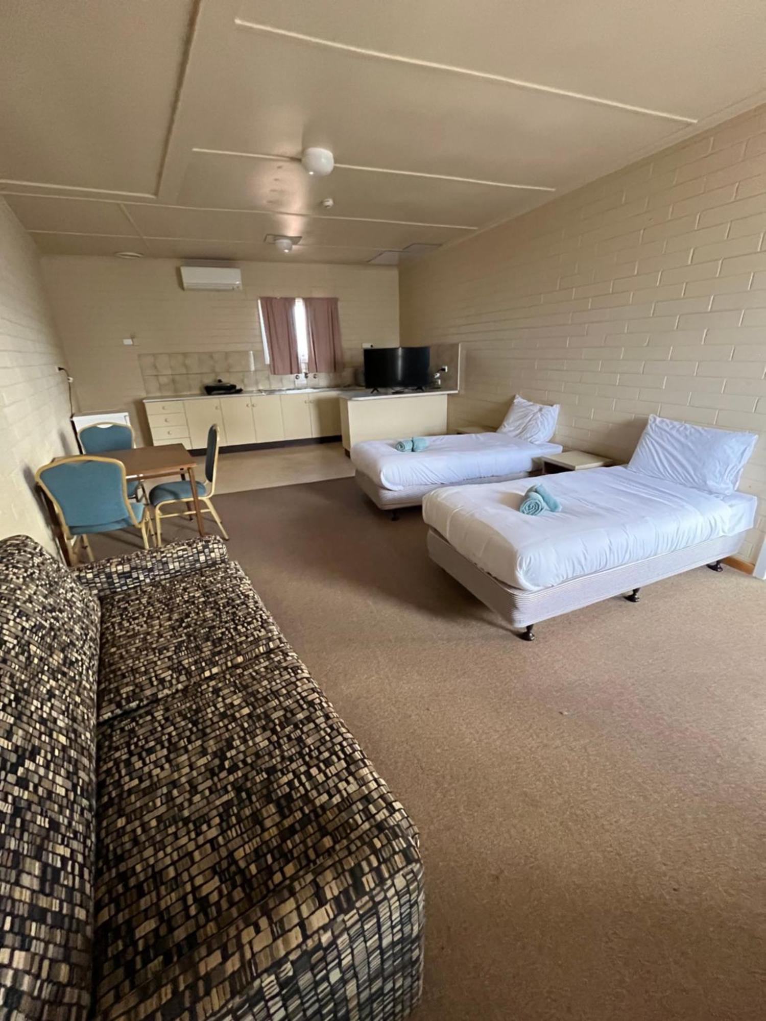 Opal Inn Hotel, Motel, Caravan Park Coober Pedy Exterior foto
